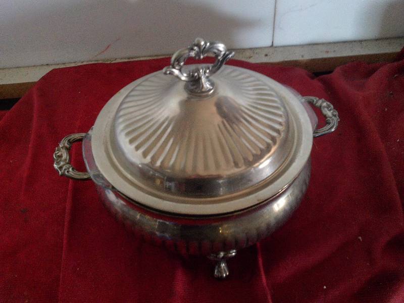 lot 112 image: VINTAGE HOCKINGWARE DISH WITH SILVER HOLDER AND CIVER