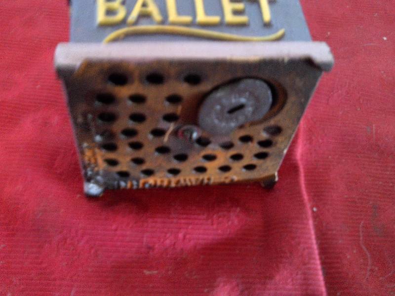 lot 115 image: VINTAGE CAST IRON BALLET COIN BANK