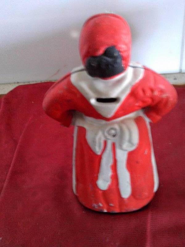 lot 116 image: ANTIQUE RED MAMMY CAST IRON COIN BANK