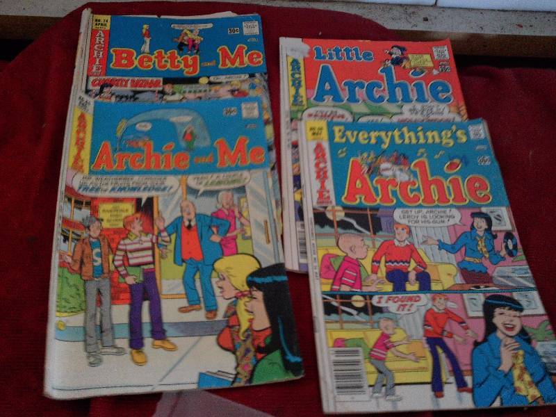 lot 121 image: COLLECTIBLE ARCHIE COMIC BOOKS