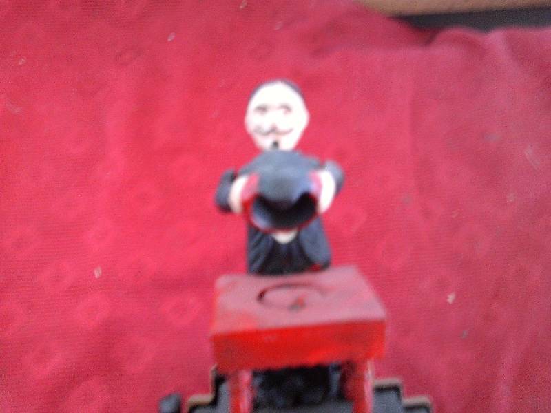 lot 123 image: COLLECTIBLE CAST IRON MAGICIAN BANK