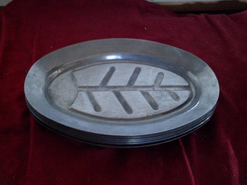 lot 147 image: 6 metal steak plates