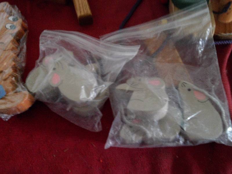 lot 180 image: wooden toys,puzzels,home decor