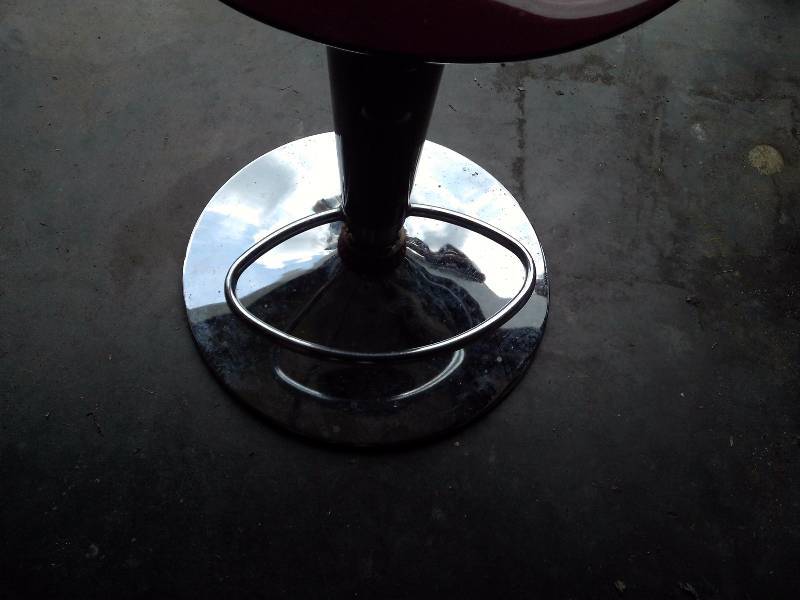 lot 198 image: l rising bar stool