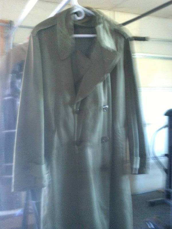 lot 206 image: green trench coat