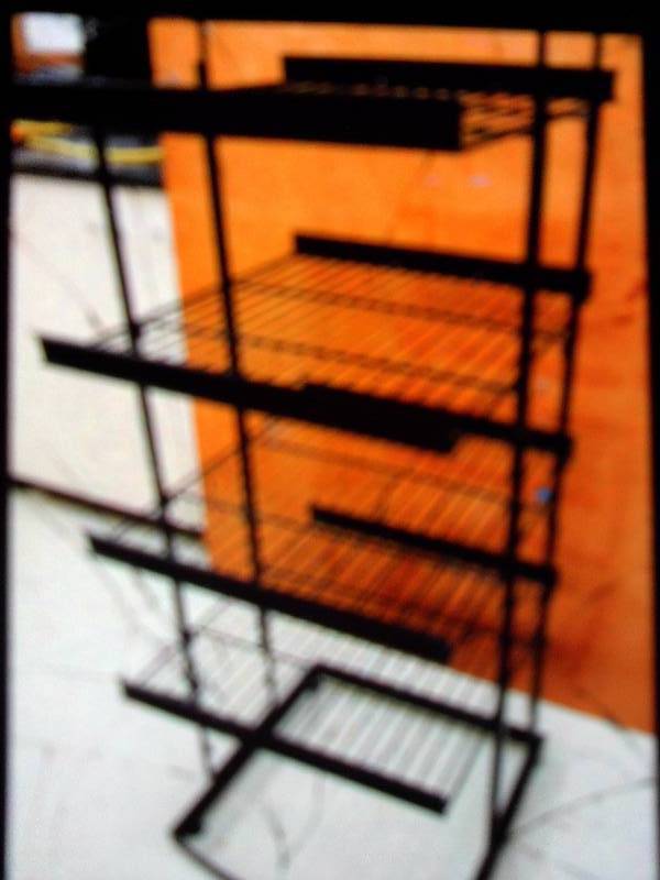 lot 209 image: 4 tier floor shelf