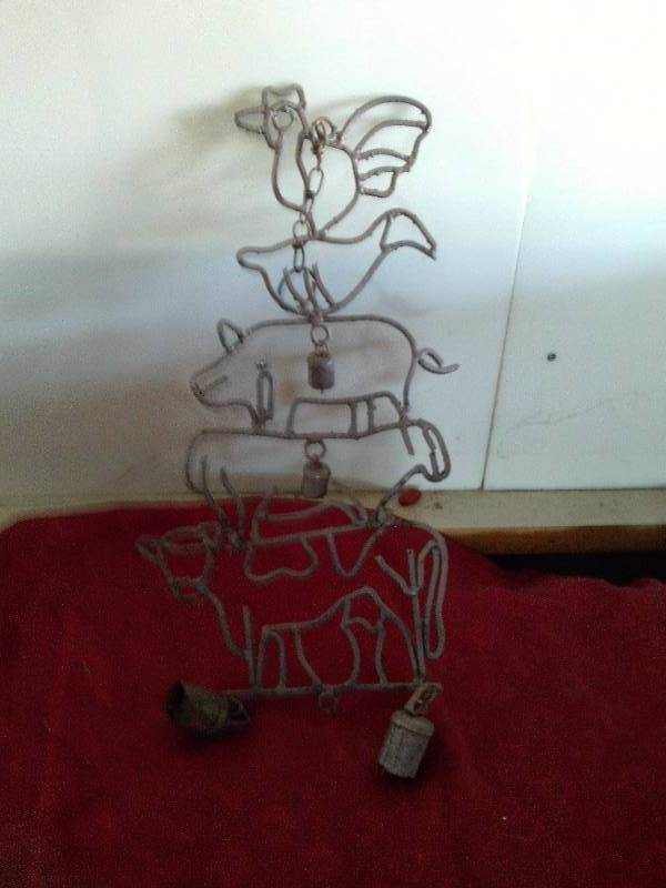 lot 215 image: vintage farm animal wind chime