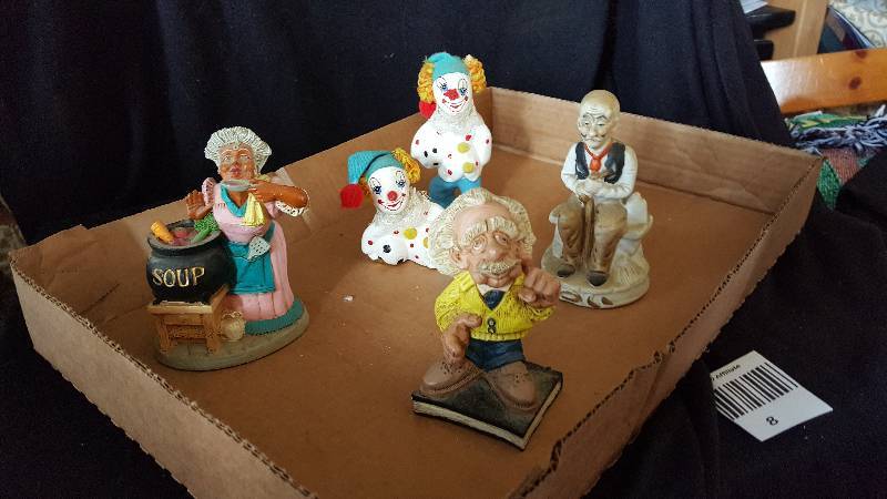 Lot of five figurines