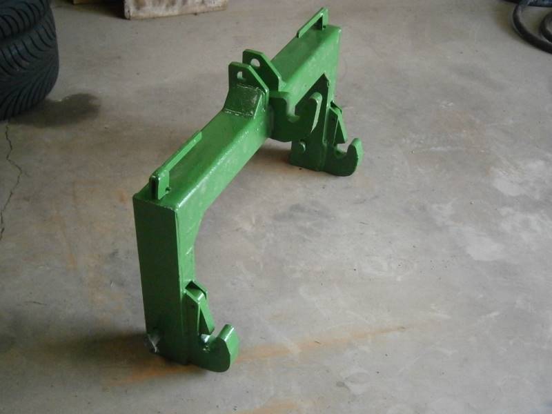 lot 8 image: 3 Point to Cat II Adapter Hitch