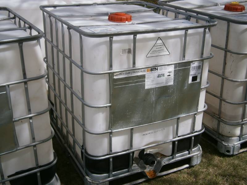 lot 11 image: 250 Gallon Poly Chemical Tote