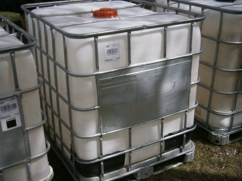 lot 13 image: 250 Gallon Poly Chemical Tote