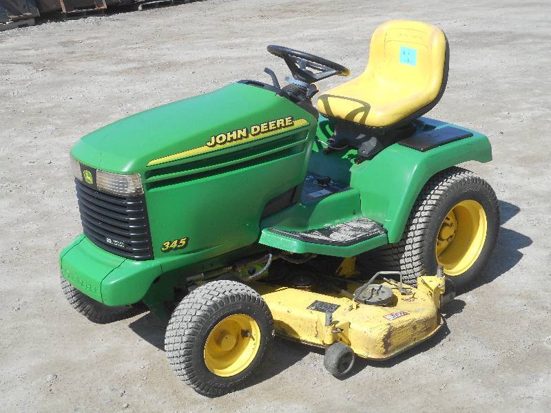 lot 1 image: John Deere 345 Lawn Tractor...