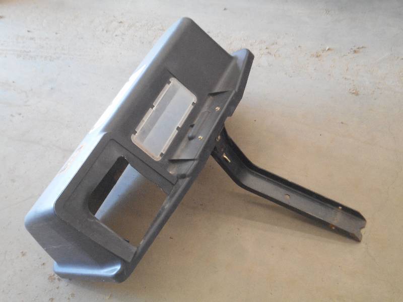 lot 13 image: John Deere Dual-Bag Collection Syst...
