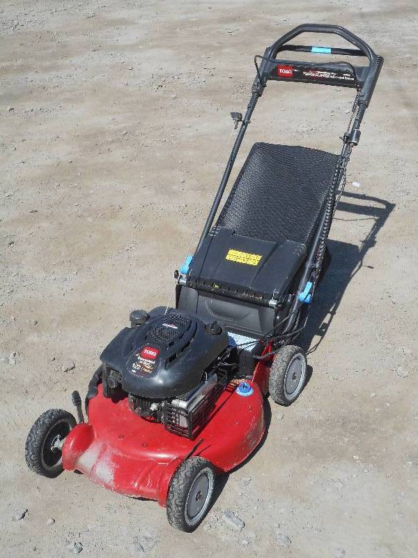 lot 11 image: Toro Personal Pace 21 6.75HP Self-...