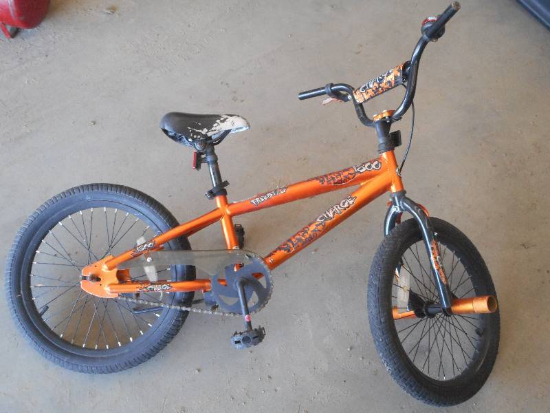 lot 17 image: Kent Freestyle Charge Kids BMX Bike...