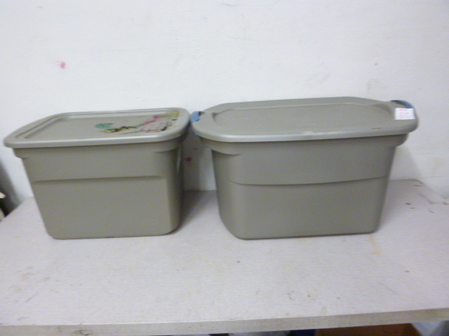 lot 15 image: 2 Totes with Lids