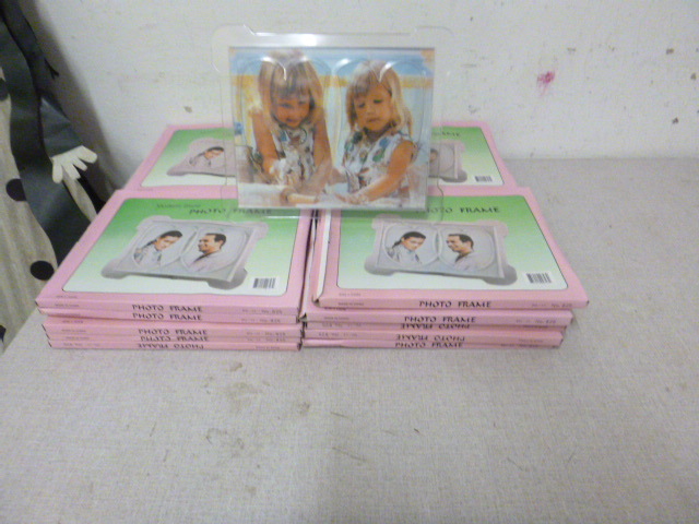lot 18 image: 20 Photo Frames