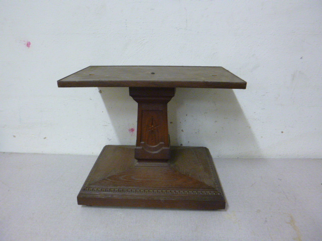 lot 37 image: Plastic Swivel TV Stand