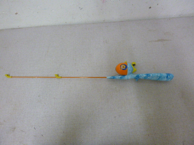 lot 46 image: SpongeBob Square pants Childs Rod and  Reel