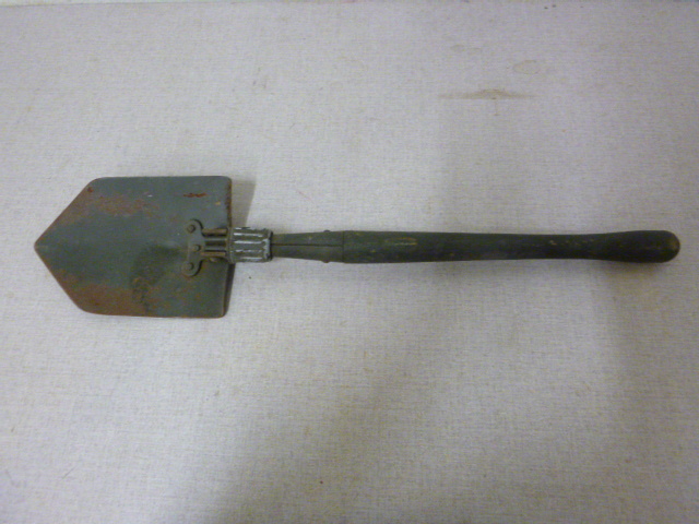 lot 50 image: Folding Shovel