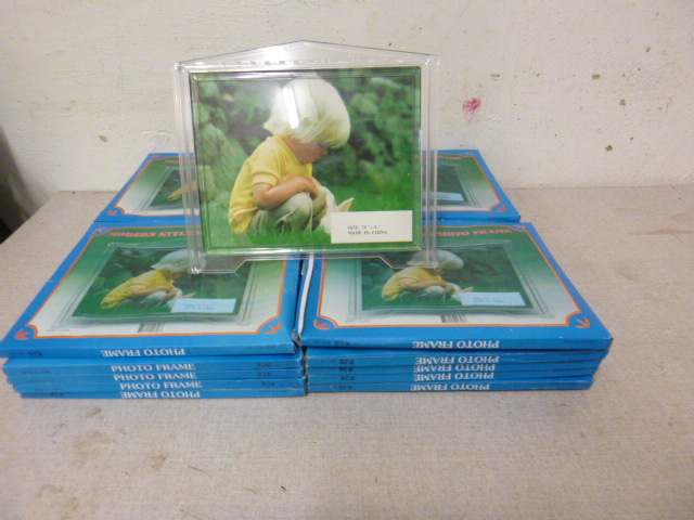 lot 53 image: 20 Photo Frames