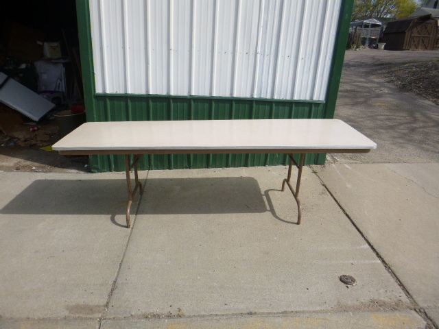 lot 68 image: Banquet Table