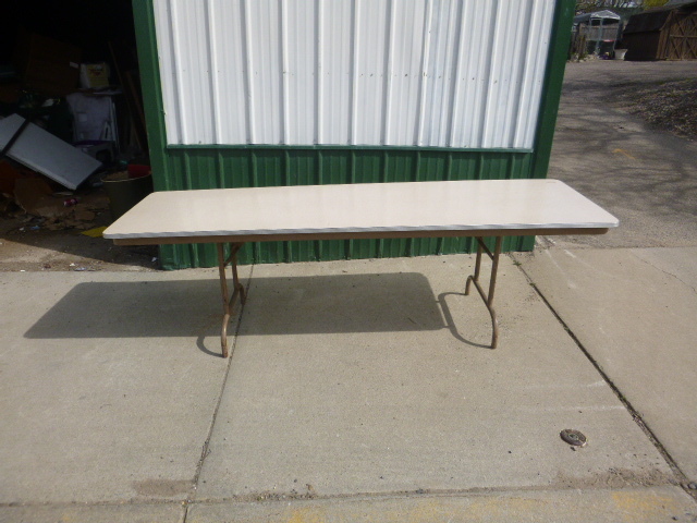 lot 69 image: Banquet Table