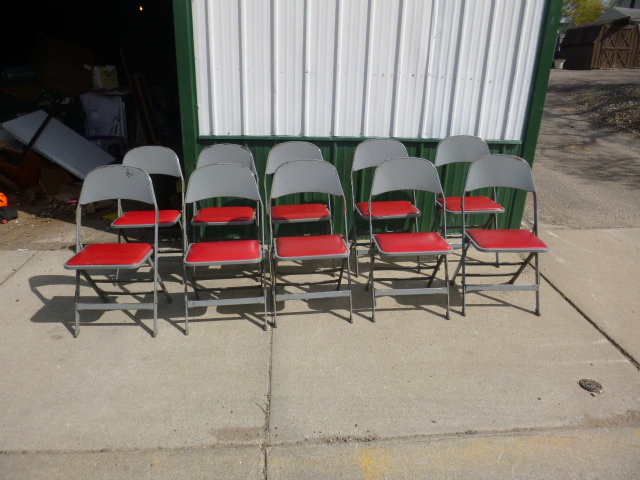lot 74 image: 10 Metal Folding Chairs