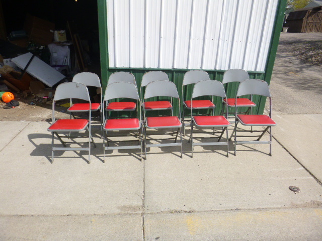 lot 75 image: 10 Metal Folding Chairs