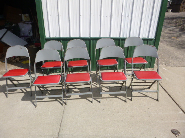 lot 76 image: 10 Metal Folding Chairs
