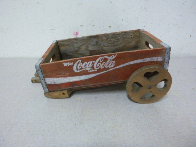 lot 86 image: Vintage Coca-Cola Cart