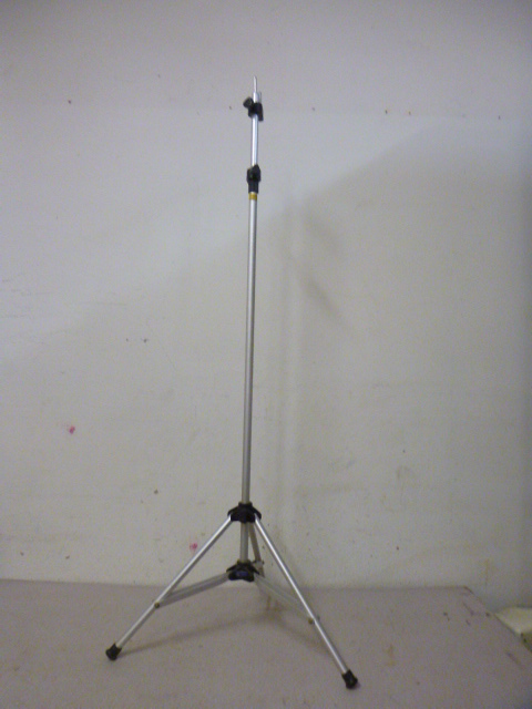 lot 88 image: Welt Tripod