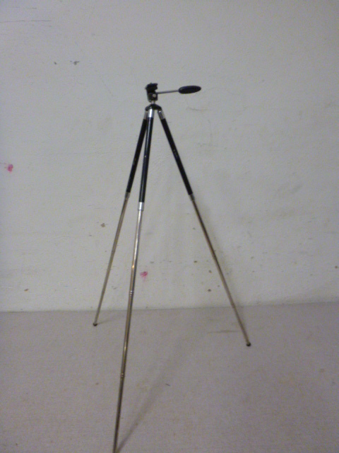 lot 89 image: PSI Tripod