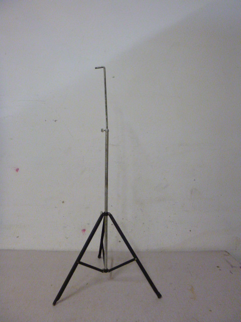 lot 91 image: Old Tripod