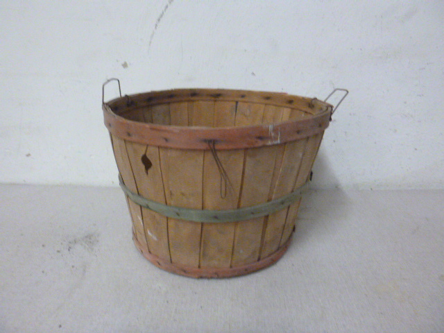 lot 104 image: Wood Fruit Basket