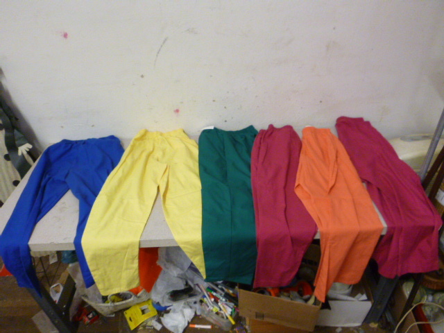 lot 107 image: 5 Scrub Pants