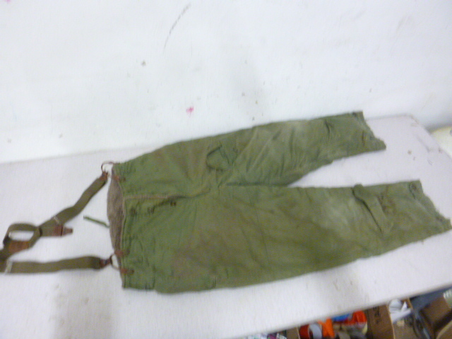 lot 113 image: U.S. Air Force Insulated Pants