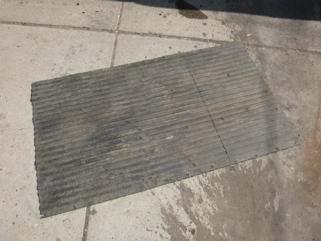lot 135 image: Rubber Fatigue Mat