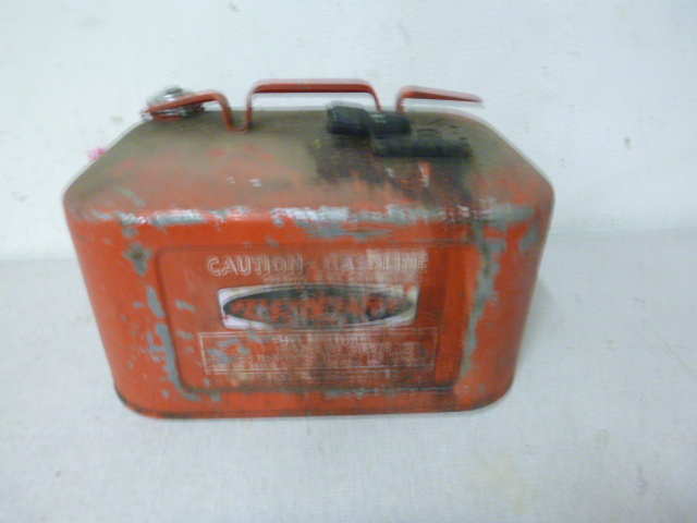 lot 151 image: Metal Mercury Marine Gas Tank