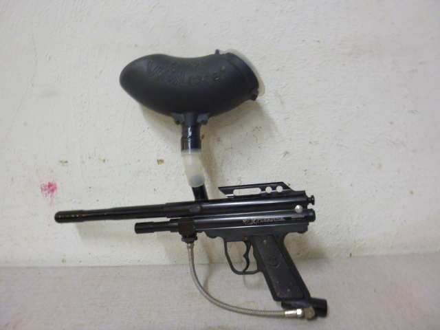 lot 173 image: Piranha Paint Ball Gun