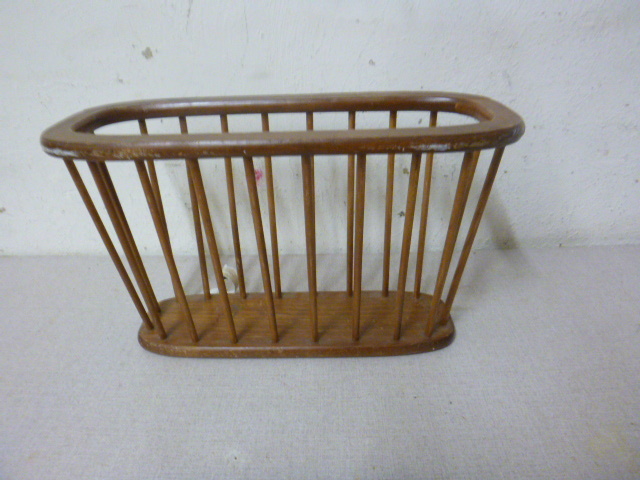 lot 186 image: Magazine Rack