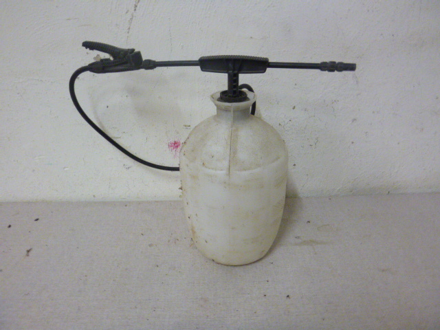 lot 215 image: Chapin RB2000 Sprayer