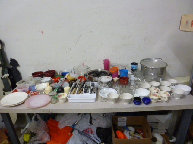 lot 219 image: Miscellaneous Kitchen Items