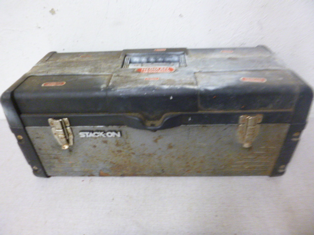 lot 222 image: Stack-On 25 Toolbox