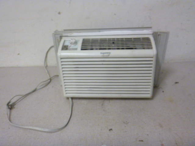 lot 237 image: Goldstar Air Conditioner