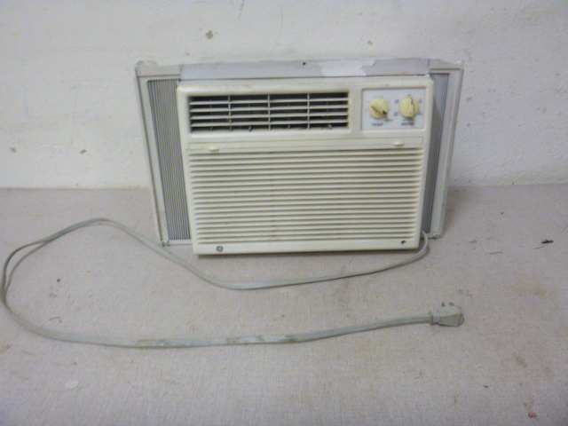 lot 238 image: GE Air Condition