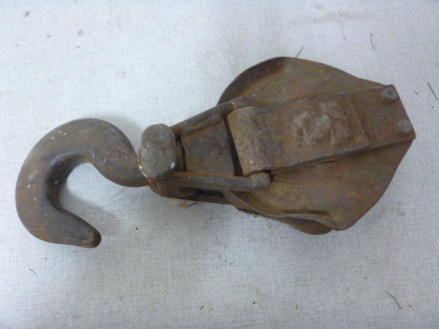lot 239 image: Large Vintage Hook and Pulley