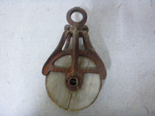 lot 240 image: Vintage Hudson Mall 823 Pulley