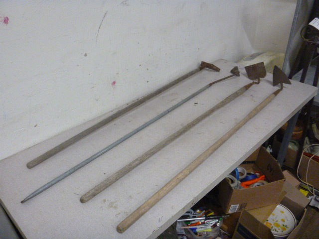 lot 242 image: Garden Tools