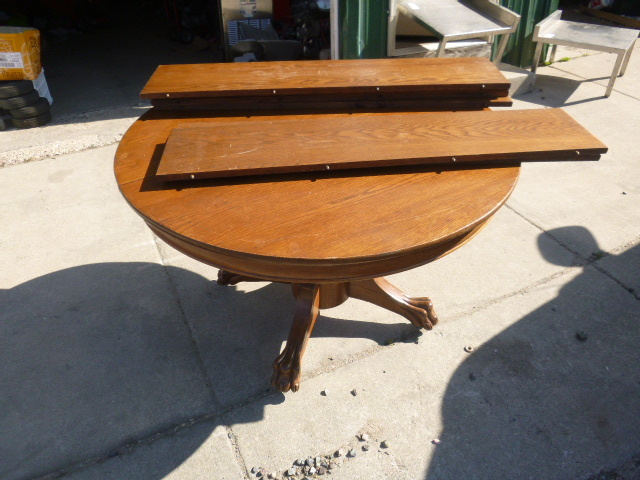 lot 4 image: Vintage Oak Table